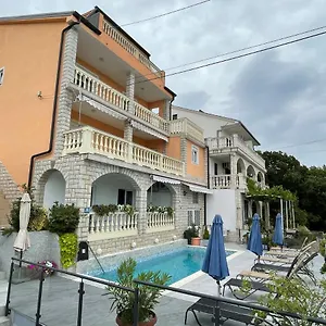 apartments-martic-janja.primorje-gorskikotar.com/